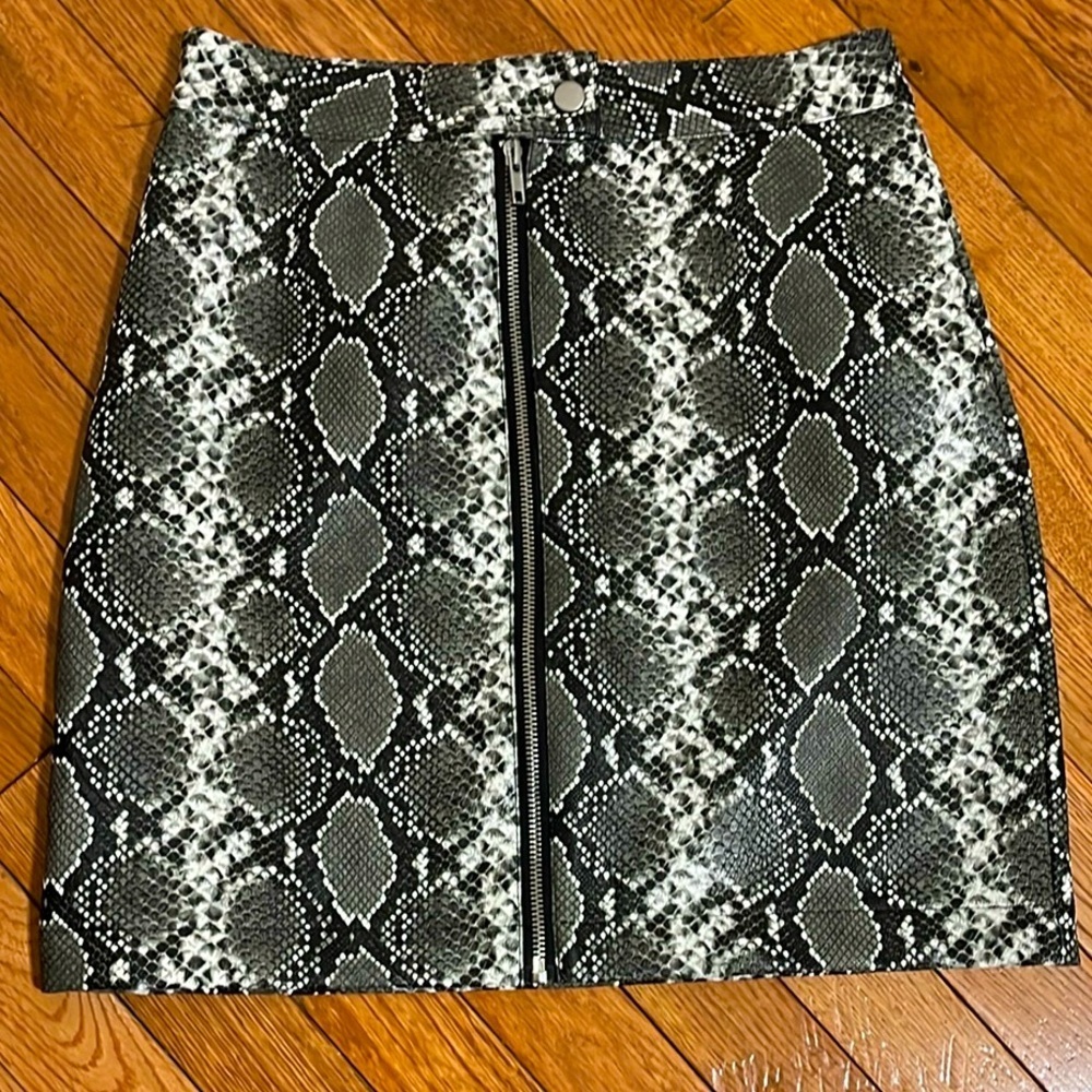 Thread & Supply Faux Leather Snakeskin Full Zip Mini Skirt Sz Small